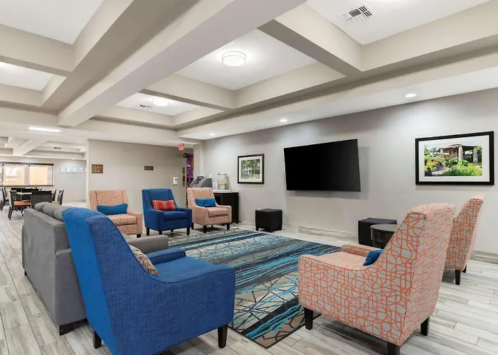 Comfort Inn & Suites Near Medical Center